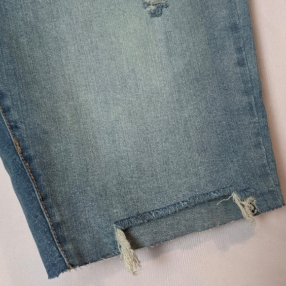 Fashion Nova Men Ripped Tinted Denim Shorts in Vintage Blue Wash size 32 - Picture 2 of 7